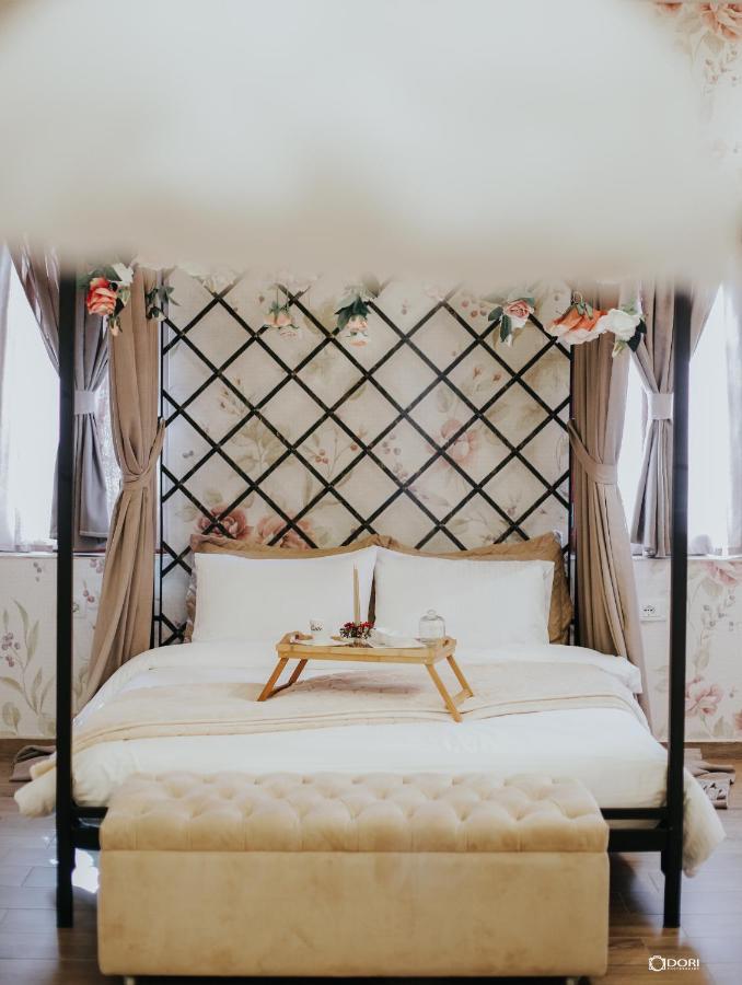 Belle, Littleparis Apartment Корча Екстериор снимка