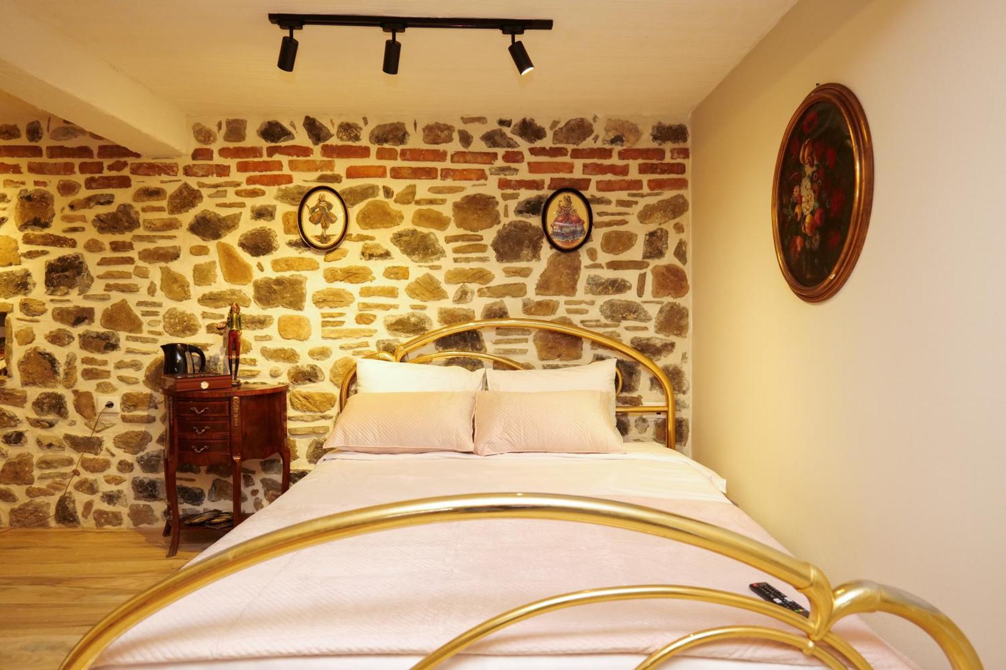 Belle, Littleparis Apartment Корча Екстериор снимка