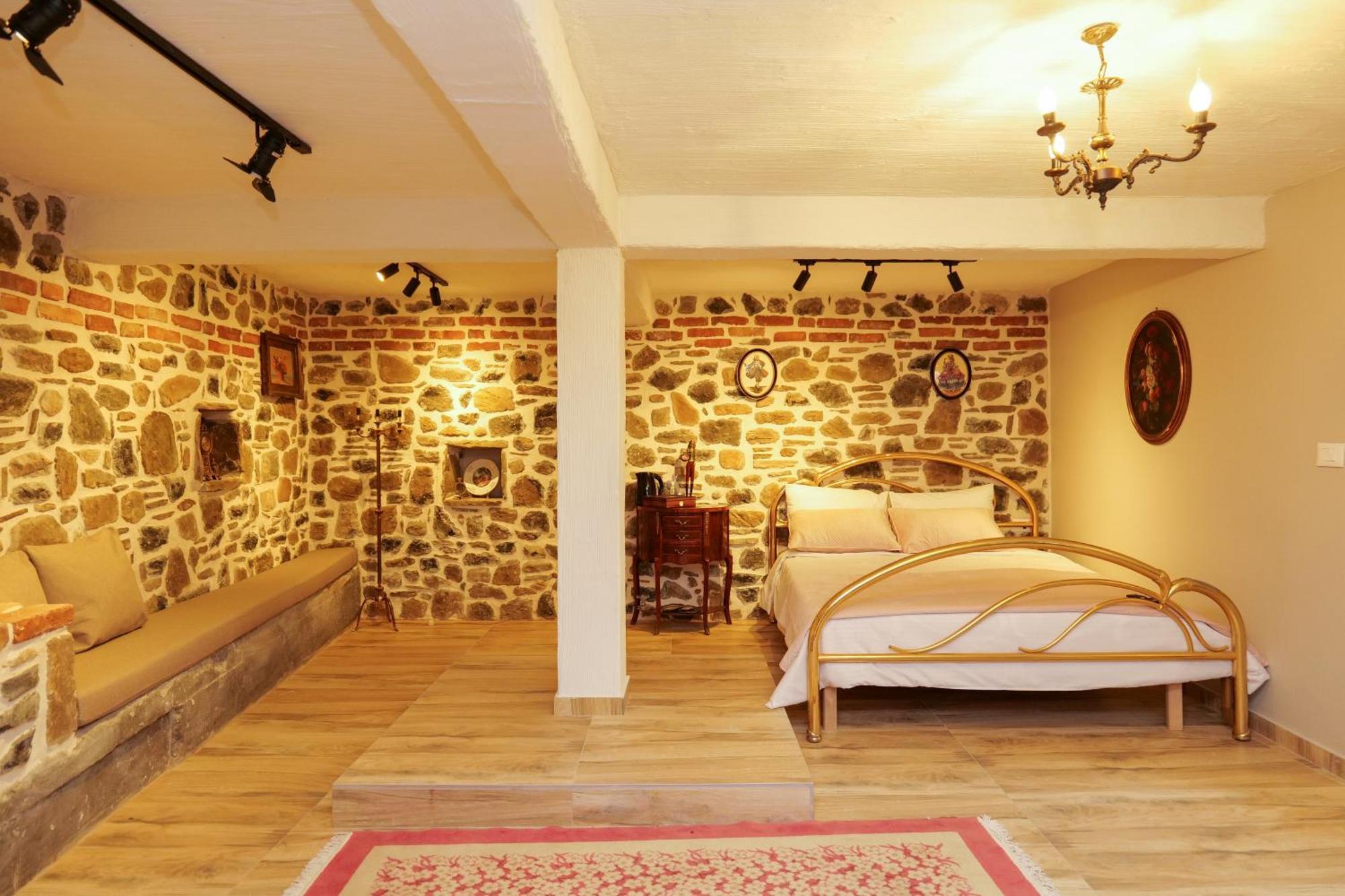 Belle, Littleparis Apartment Корча Екстериор снимка