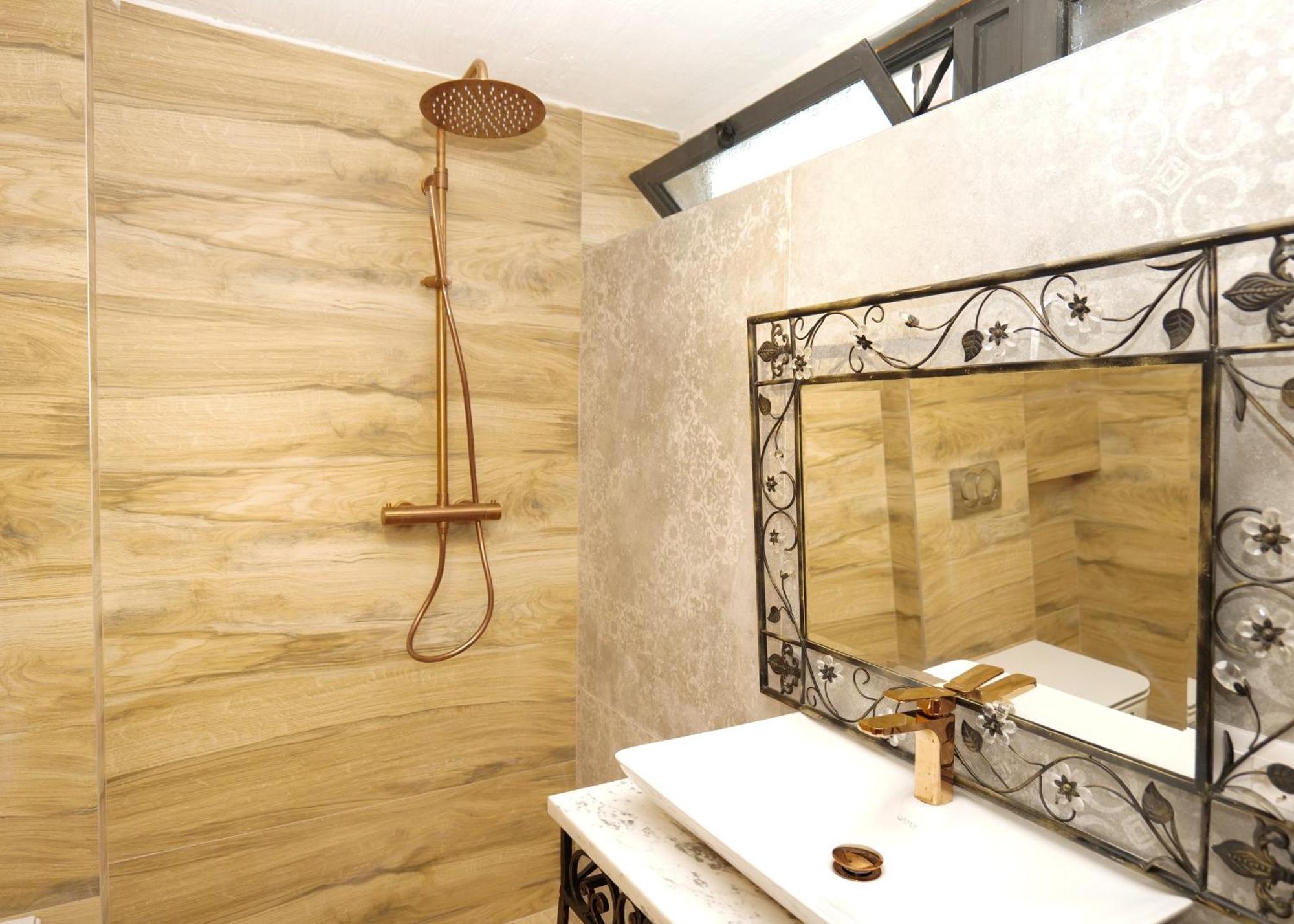 Belle, Littleparis Apartment Корча Екстериор снимка